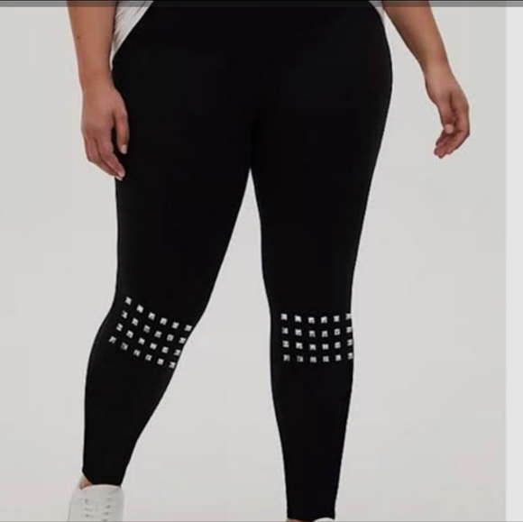 torrid Pants - Torrid Black Capri Leggings with Studded Accents Womens size 4 *repair, see pics